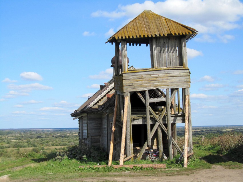Часовня Георгия Победоносца, Сакулинская (Красноборский район, Архангельская область). фасады, колокольня на столбах, западный фасад