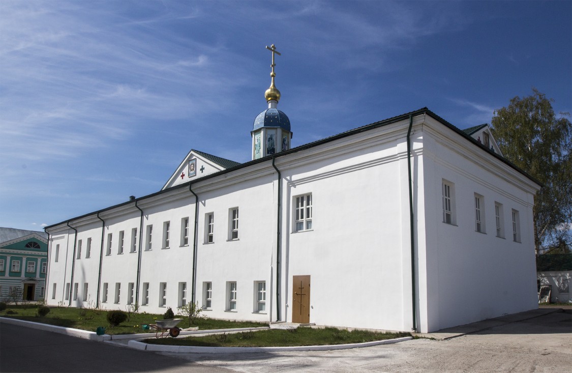 Оранки. Оранский Богородицкий мужской монастырь. Церковь Петра и Павла. фасады