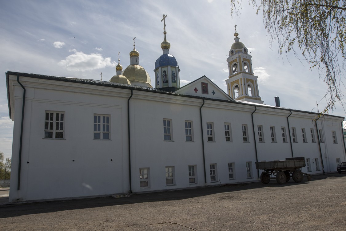 Оранки. Оранский Богородицкий мужской монастырь. Церковь Петра и Павла. фасады