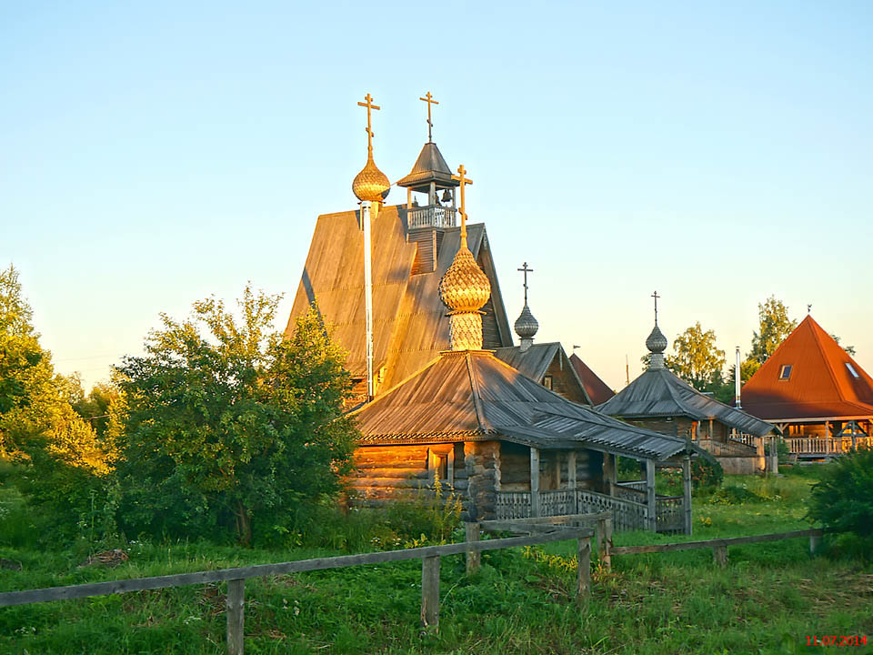 Зараменье. Неизвестная часовня. общий вид в ландшафте