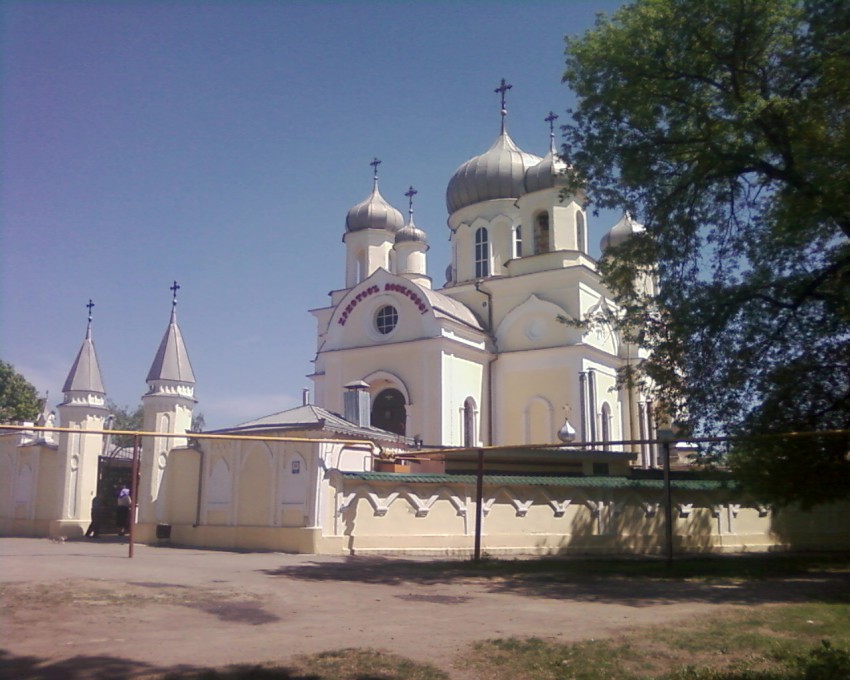 Александровск луганская. Храм Луганск Александровск. Свято Вознесенский храм Луганск. Храм Вознесения Господня Пластуновская.