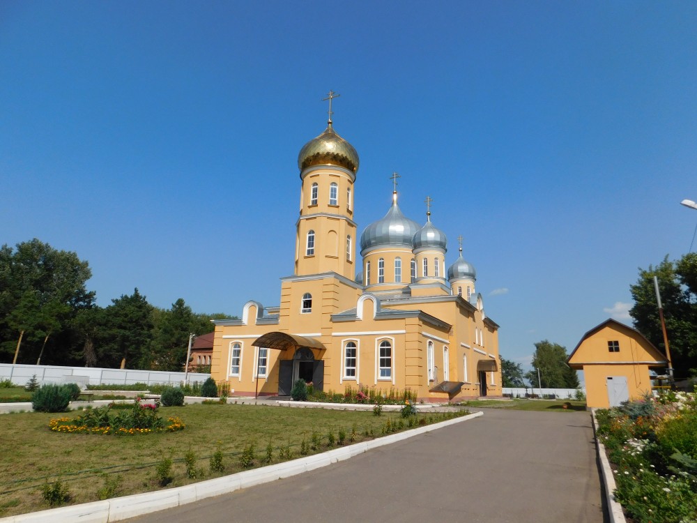 Нижний Ломов. Успенский женский монастырь. Собор Успения Пресвятой Богородицы. фасады