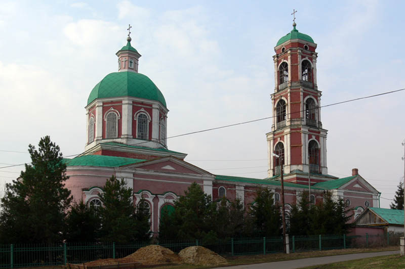 Калиновка. Церковь Димитрия Солунского. общий вид в ландшафте