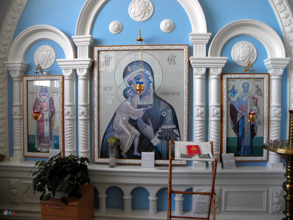 Часовня Николая Чудотворца, Хабаровск (Хабаровск, город, Хабаровский край). интерьер и убранство, Маленькая часовенка Николая Чудотворца в зале ожидания на железнодорожном вокзале Хабаровск-1