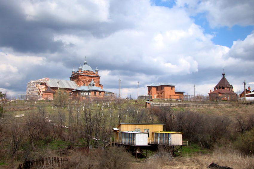 Михаило-Архангельский женский монастырь, Комаровка (Ульяновский район, Ульяновская область). общий вид в ландшафте