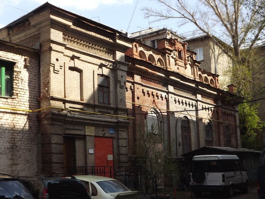 Домовая церковь Казанской иконы Божией Матери (белокриницкая) при бывшей богадельне имени Александра II, Саратов (Саратов, город, Саратовская область). общий вид в ландшафте