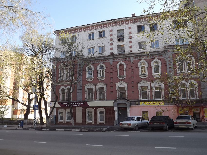 Домовая церковь Тита Чудотворца и Серафима Саровского при бывшем Серафимовском вдовьем доме, Саратов (Саратов, город, Саратовская область). общий вид в ландшафте