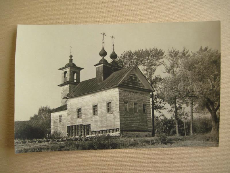 Кашин. Церковь Иоакима и Анны. архивная фотография, Общий вид с юго-востока. В нижней часть южного фасада храма утрата тёсового покрытия. Источник: Федеральное государственное бюджетное учреждение культуры «Государственный научно-исследовательский музей архитектуры имени А.В. Щусева»