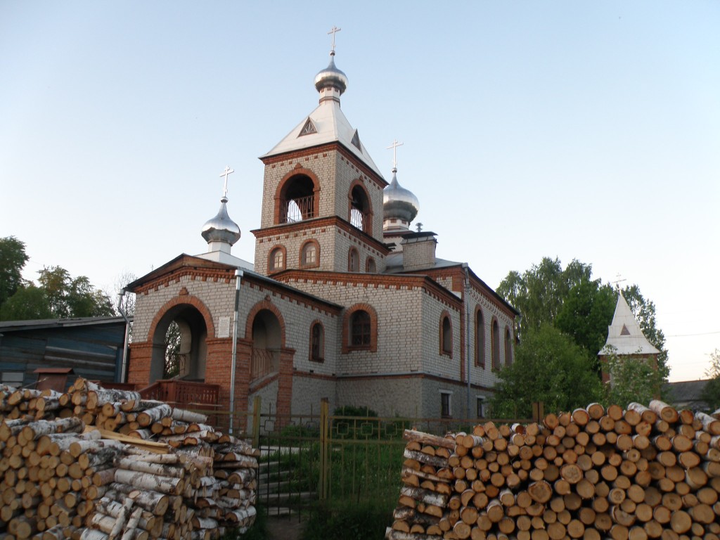 Омутнинск. Церковь Покрова Пресвятой Богородицы. фасады