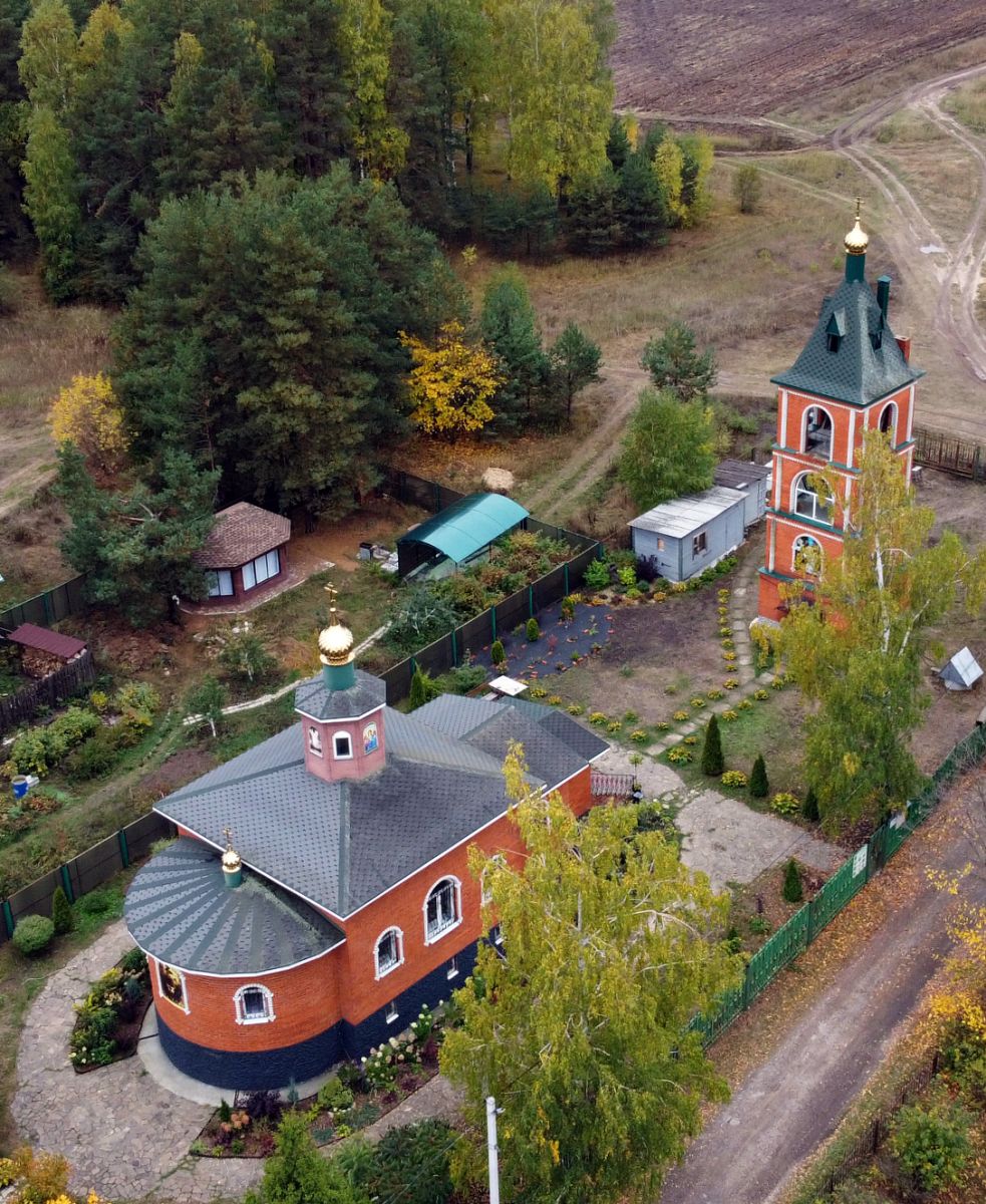 Юркино. Церковь Серафима Саровского. общий вид в ландшафте