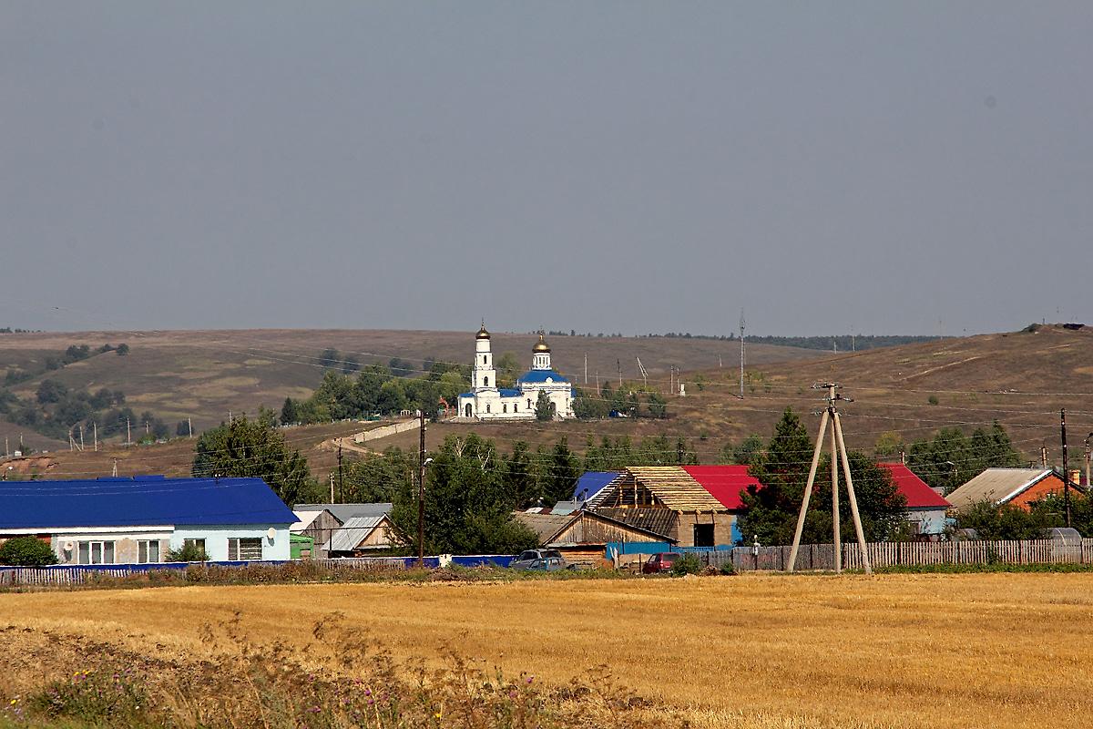 общий вид в ландшафте. Церковь Рождества Христова, Ямаши (Альметьевский район, Республика Татарстан)