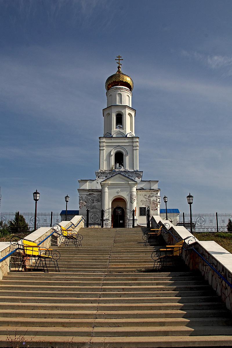 Лестница к храму, фасады. Церковь Рождества Христова, Ямаши (Альметьевский район, Республика Татарстан)