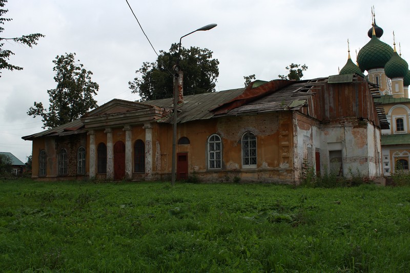 Углич. Алексеевский женский монастырь. Церковь Алексия, митрополита Московского. общий вид в ландшафте, Вид с северо-запада