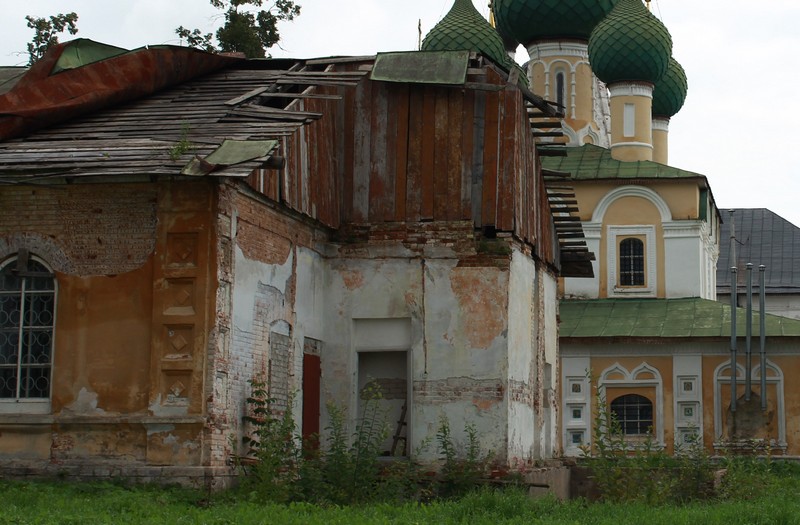 Углич. Алексеевский женский монастырь. Церковь Алексия, митрополита Московского. архитектурные детали, Притвор церкви, вид с севера