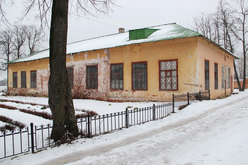 Углич. Алексеевский женский монастырь. Церковь Алексия, митрополита Московского. фасады