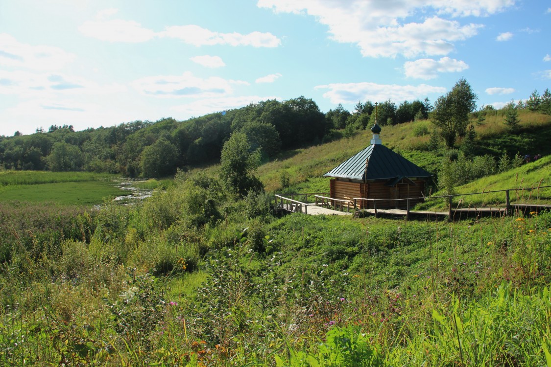 Неизвестная часовня, Красново (Борисоглебский район, Ярославская область). общий вид в ландшафте