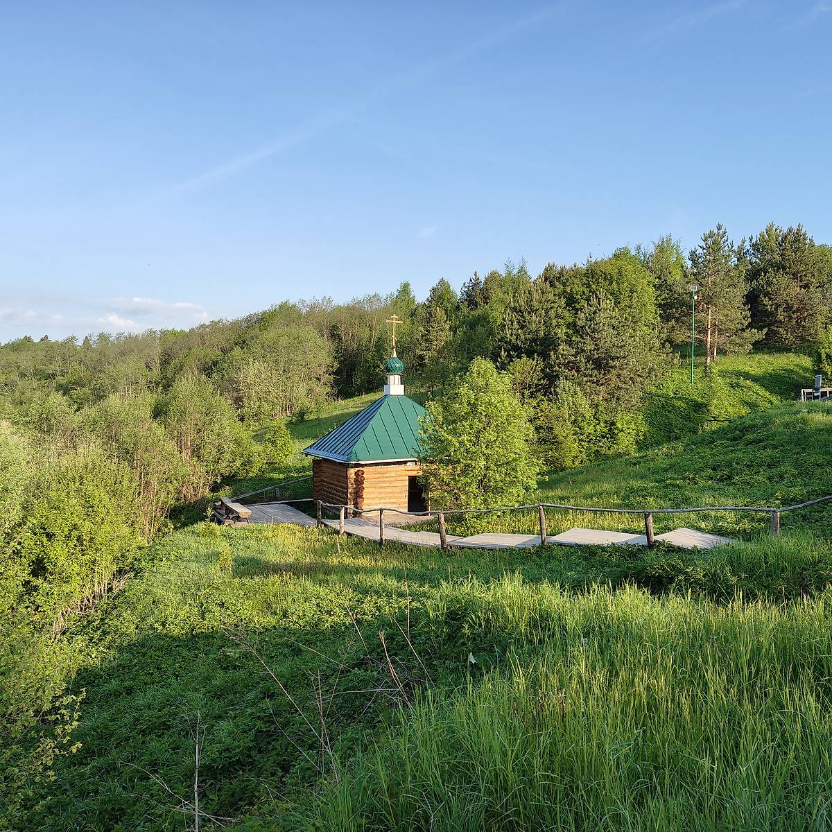 общий вид в ландшафте. Неизвестная часовня, Красново (Борисоглебский район, Ярославская область)