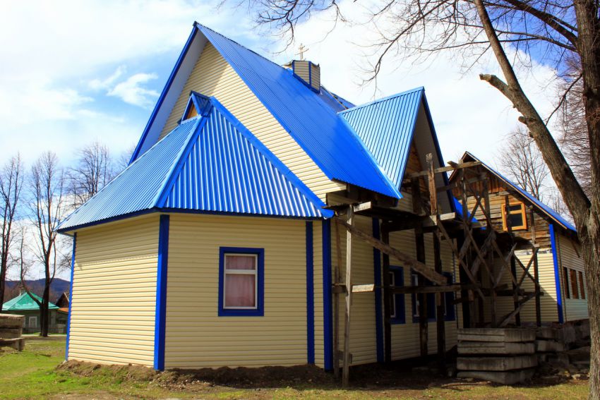 Церковь Покрова Пресвятой Богородицы (новая), Баранчинский (Кушва (Кушвинский ГО и ГО Верхняя Тура), Свердловская область). общий вид в ландшафте