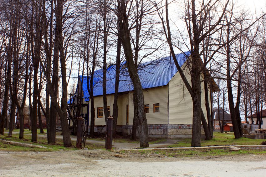 Баранчинский. Церковь Покрова Пресвятой Богородицы (новая). общий вид в ландшафте