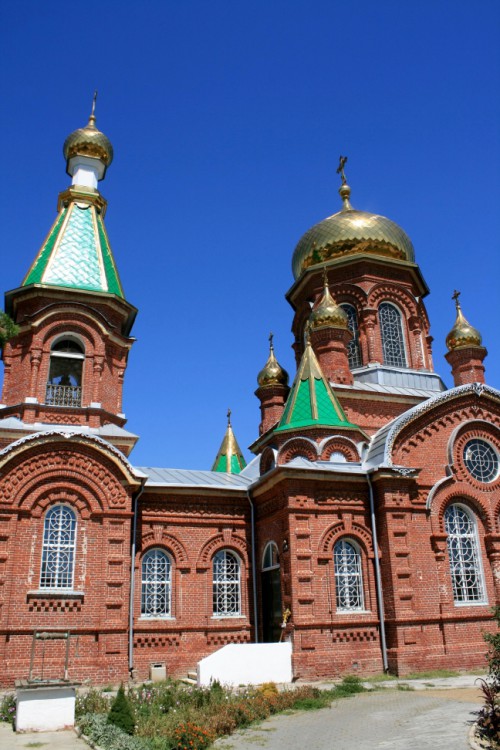 Казанская. Церковь Троицы Живоначальной. общий вид в ландшафте