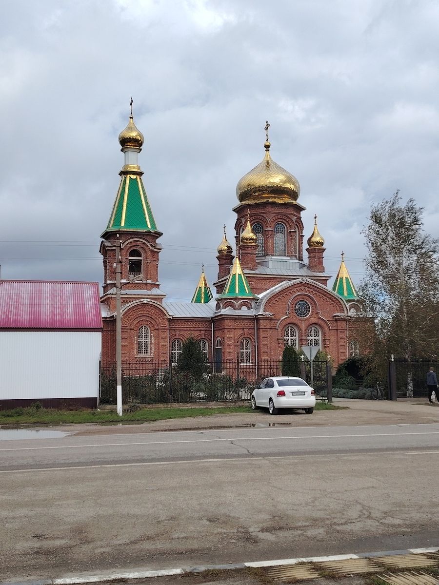 Церковь Троицы Живоначальной, Казанская (Кавказский район, Краснодарский край). общий вид в ландшафте
