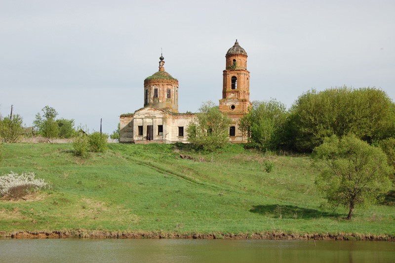 Церковь Покрова Пресвятой Богородицы, Лески (Малоархангельский район, Орловская область). общий вид в ландшафте
