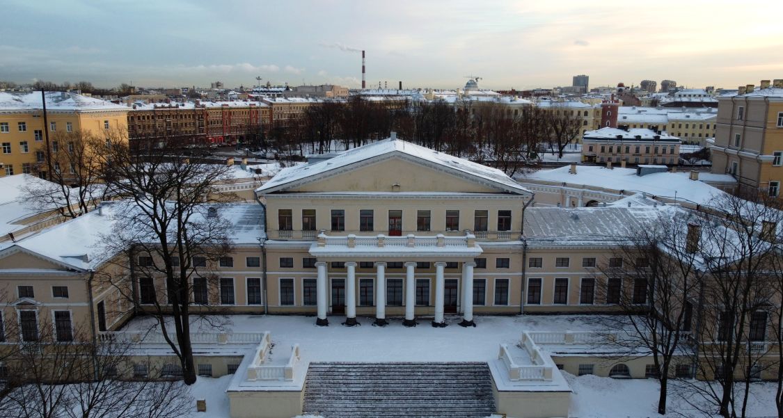 Адмиралтейский район. Церковь Николая Чудотворца при доме министра путей сообщения в бывшем Юсуповском дворце. общий вид в ландшафте