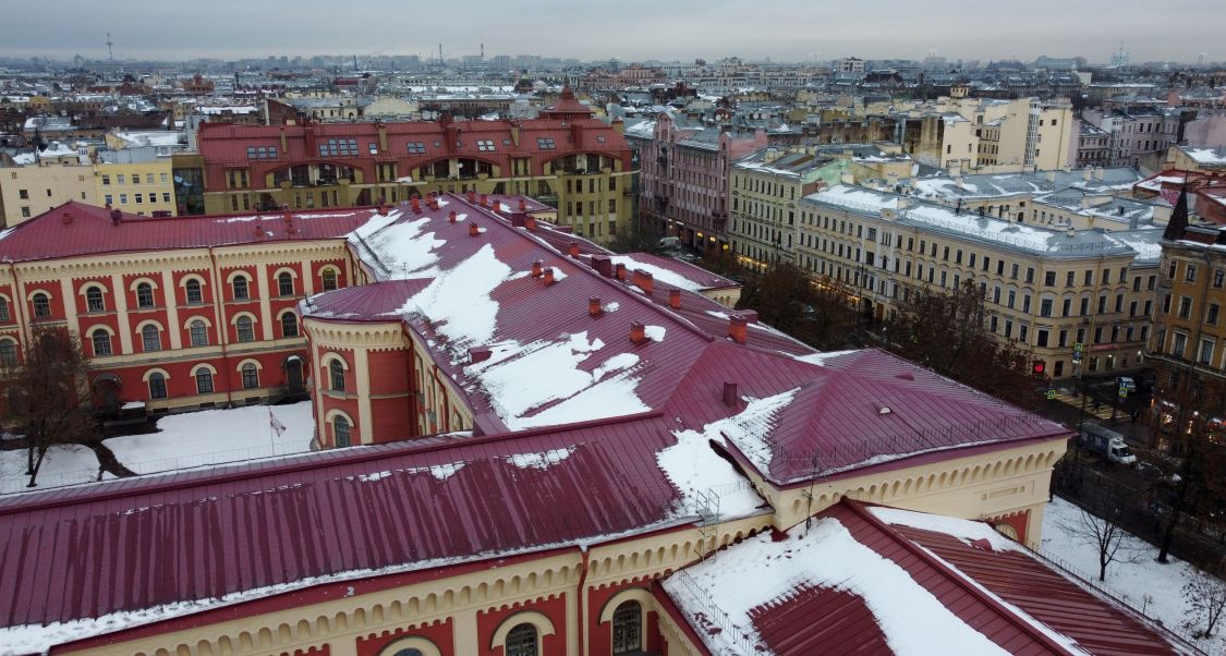 Домовая церковь Петра и Павла при бывшем Павловском женском институте, Центральный район (Санкт-Петербург, г. Санкт-Петербург). общий вид в ландшафте