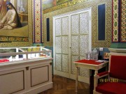 Домовая церковь Николая Чудотворца в Мариинском дворце, С церковью была соединена красивой решеткой молельня с отдельным входом. В ней находились реликвии семьи Романовых и старинные иконы, подаренные Марии Николаевне при её венчании.<br>, Санкт-Петербург, Санкт-Петербург, г. Санкт-Петербург