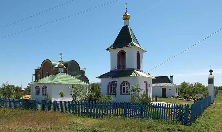 Церковь Серафима Саровского, Валуйский (Пролетарский район, Ростовская область). общий вид в ландшафте, идет строительство храма