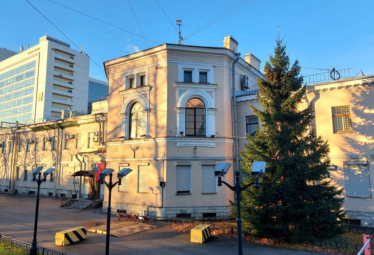 Домовая церковь Покрова Пресвятой Богородицы при бывшей богадельне Мещанского Общества, Московский район (Санкт-Петербург, г. Санкт-Петербург). общий вид в ландшафте