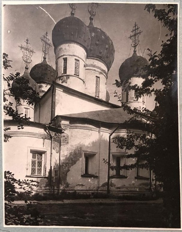 Троицкий Калязинский Макарьевский монастырь, Калязин (Калязинский район, Тверская область). архивная фотография, Троицкий собор. Вид с востока. Фото 1937 г. из коллекции ГНИМА (https://goskatalog.ru/portal/#/collections?id=31961689)