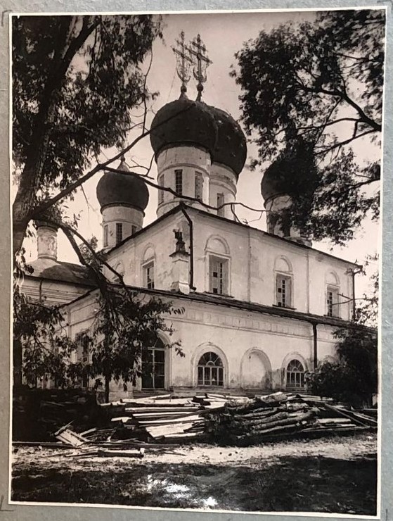 Калязин. Троицкий Калязинский Макарьевский монастырь. архивная фотография, Троицкий собор. Вид с северо-запада. Фото 1940 г. из коллекции ГНИМА (https://goskatalog.ru/portal/#/collections?id=31961767)