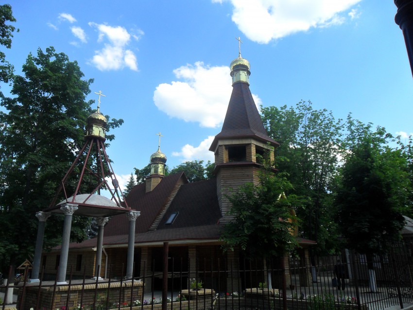 Луганск. Церковь Гурия, Самона и Авива. общий вид в ландшафте