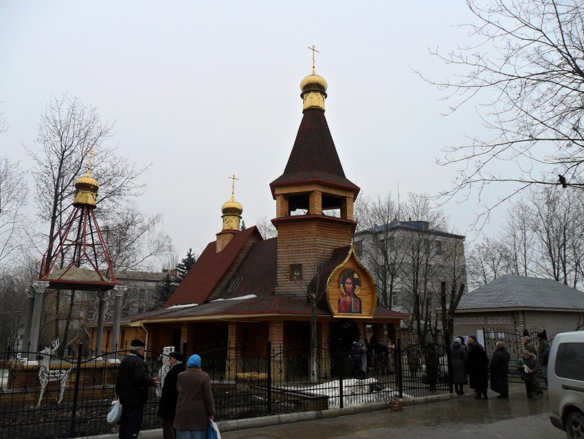 Церковь Гурия, Самона и Авива, Луганск (Луганск, город, Украина, Луганская область). общий вид в ландшафте