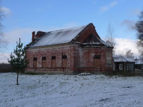 Исады. Церковь иконы Божией Матери 