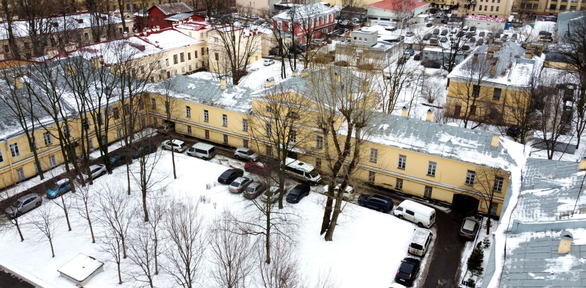 Домовая церковь Марии Магдалины при бывшем Николаевском женском училище, Адмиралтейский район (Санкт-Петербург, г. Санкт-Петербург). общий вид в ландшафте