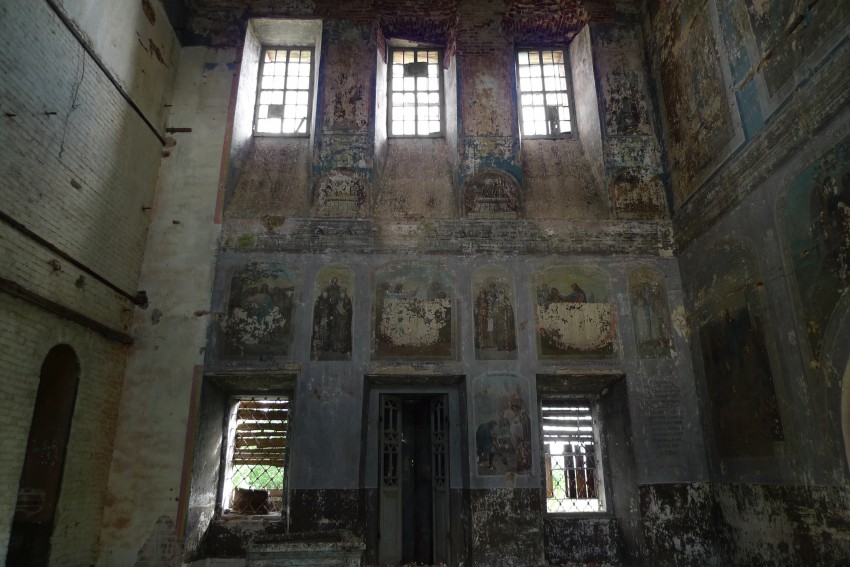 Церковь Троицы Живоначальной, Троица (Любимский район, Ярославская область). интерьер и убранство, Южная часть                   