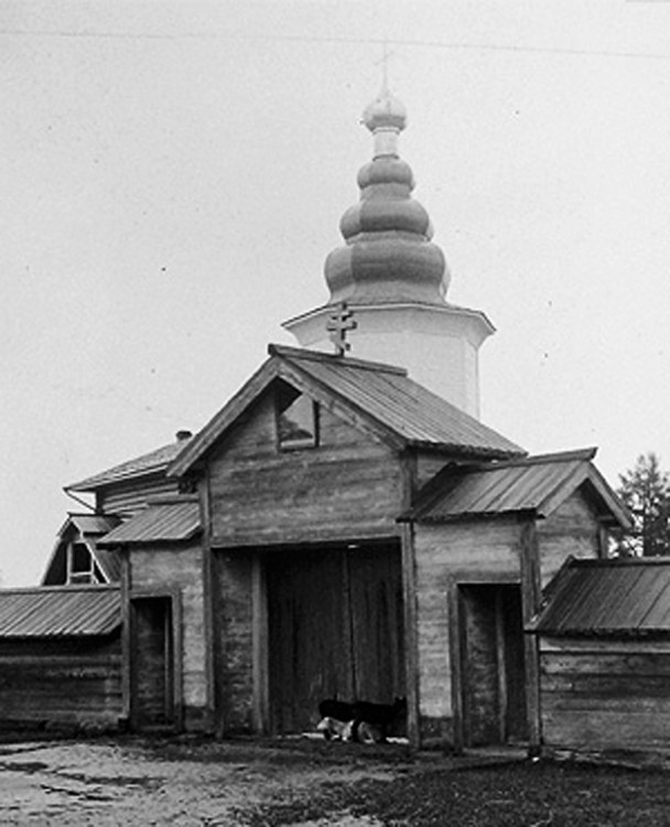 Иоанно-Богословский Варлаамиев Важский монастырь, Смотраковская (Пинежка) (Шенкурский район, Архангельская область). архивная фотография