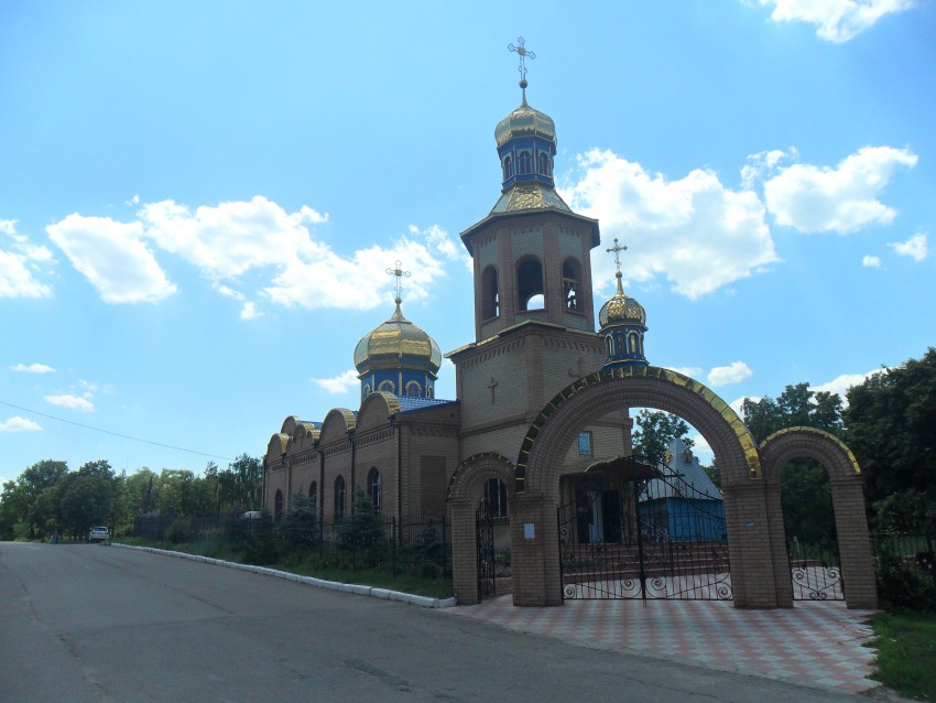 Луганск. Церковь Всех Святых. общий вид в ландшафте