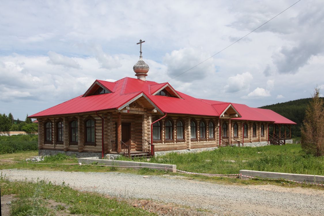 Церковь Георгия Победоносца, Мариинск (Ревда (ГО Ревда и ГО Дегтярск), Свердловская область). дополнительная информация, Приходское здание