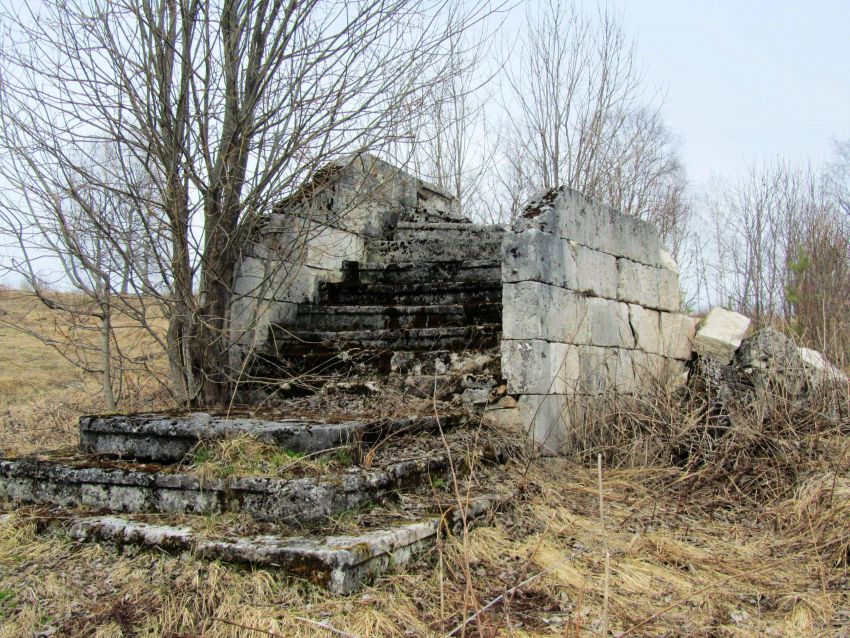 Часовня Николая Чудотворца, Никольское, урочище (Каргопольский район, Архангельская область). дополнительная информация, сохранившееся белокаменное крыльцо