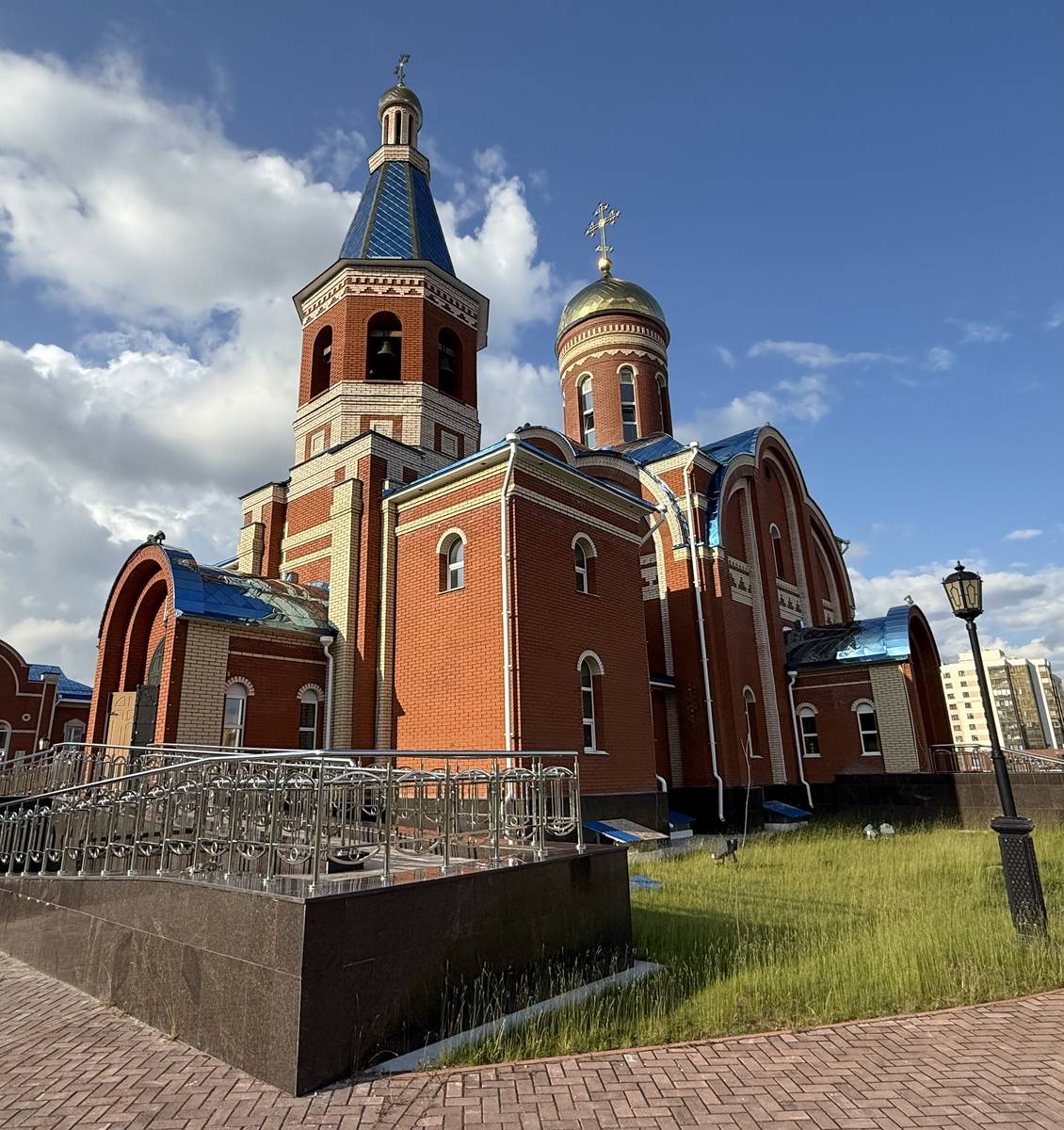 Собор Богоявления Господня, Новый Уренгой (Новый Уренгой, город, Ямало-Ненецкий автономный округ). фасады, Вид с юго-запада