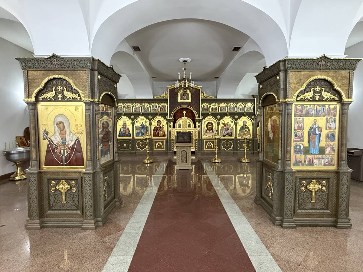 Собор Богоявления Господня, Новый Уренгой (Новый Уренгой, город, Ямало-Ненецкий автономный округ). интерьер и убранство, Нижний храм