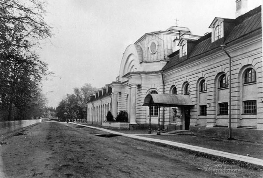 Домовая церковь Николая Чудотворца при бывшем Лейб-Гвардии Кирасирском полку, Гатчина (Гатчинский район, Ленинградская область). архивная фотография, фото с сайта http://history-gatchina.ru