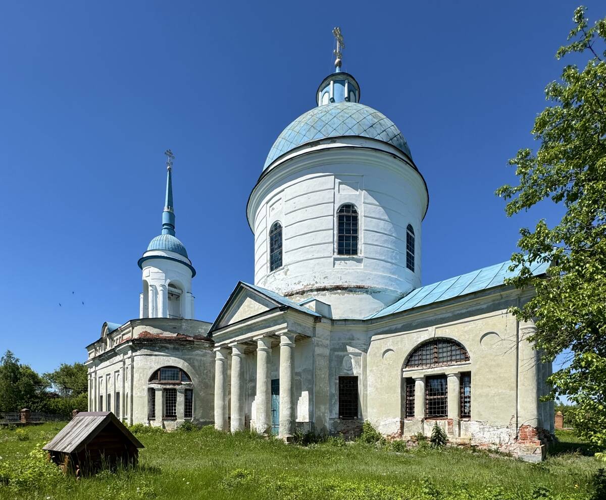 Церковь Воздвижения Креста Господня, Тарлаково Первое (Кузнецкий район и г. Кузнецк, Пензенская область). фасады, Вид с юго-востока