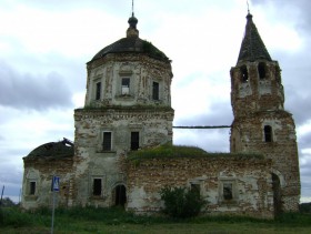 Луначарское. Церковь Рождества Пресвятой Богородицы