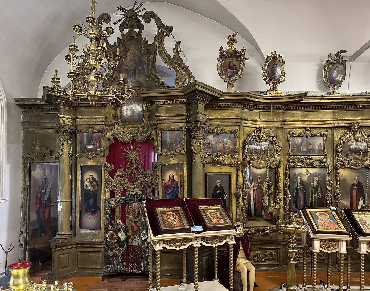 Левый придельный иконостас в трапезной, интерьер и убранство. Церковь Рождества Христова, Нижнее Аблязово (Кузнецкий район и г. Кузнецк, Пензенская область)