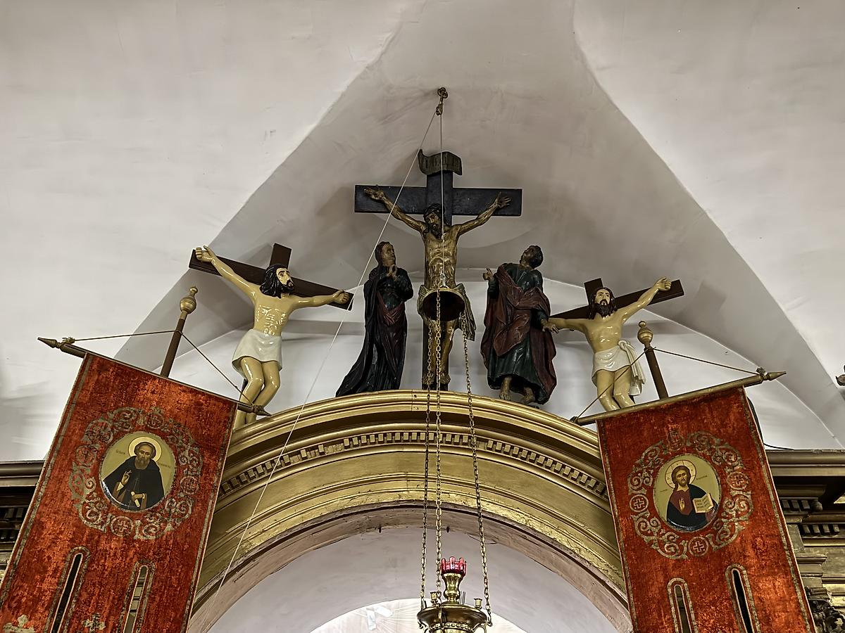 Распятие над проходом в главный объём, интерьер и убранство. Церковь Рождества Христова, Нижнее Аблязово (Кузнецкий район и г. Кузнецк, Пензенская область)