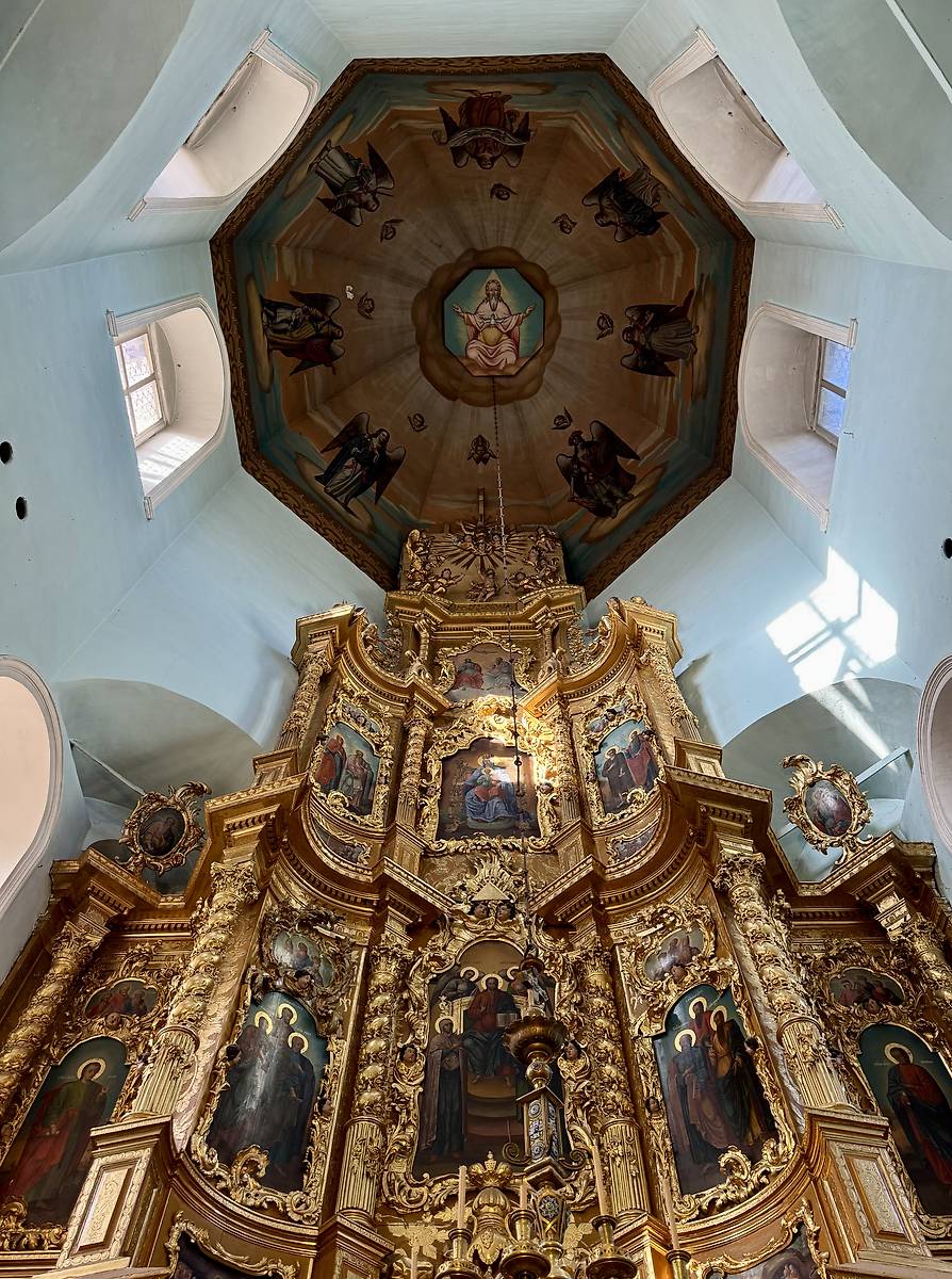 Верхняя часть главного иконостаса и роспись свода восьмерика, интерьер и убранство. Церковь Рождества Христова, Нижнее Аблязово (Кузнецкий район и г. Кузнецк, Пензенская область)